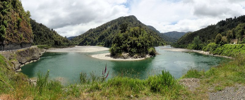 E (229) The Buller River at Hawk's Cliff.jpg